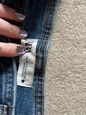Zara Light Blue Women's Denim Jeans with Contrast Stitching
